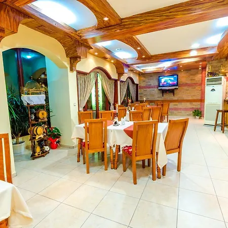 Hotel Cosmos 3*