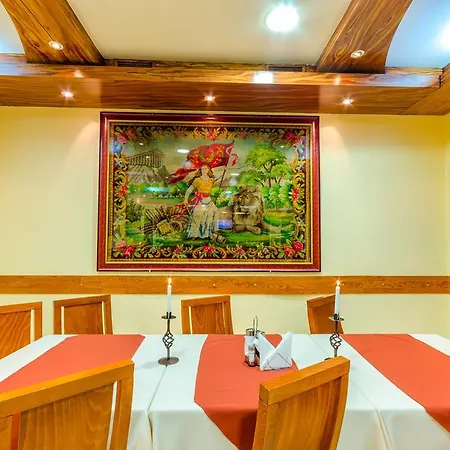 Cosmos Hotel 3*